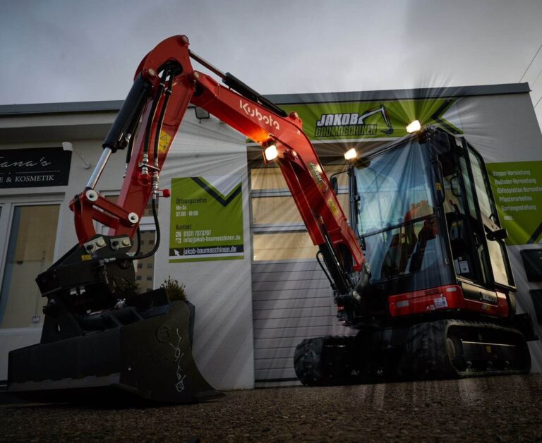 Mini Bagger in Mainaschaff, 2,7t im Nachtmodus